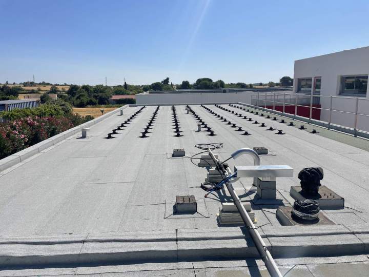Pose de plots Soprasolar Béziers SBE (2)